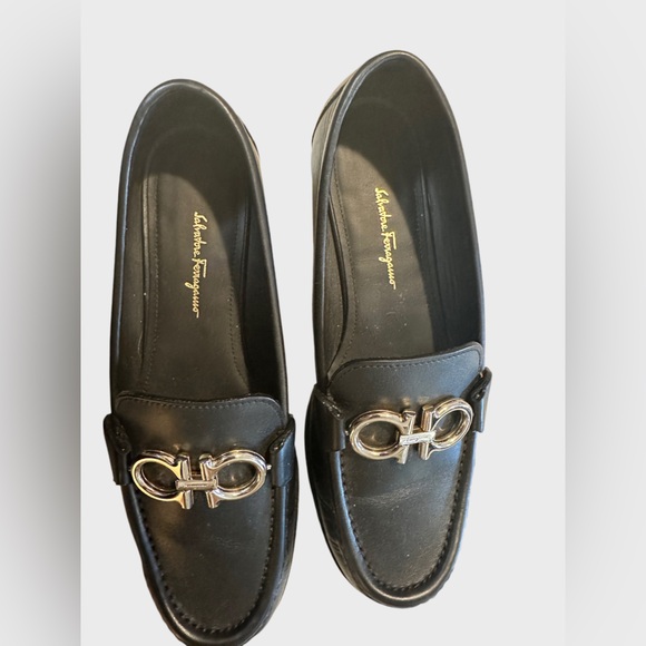 Salvatore Ferragamo Rolo Woman’s Black Loafers W/Reversible Gold/Silver Buckle 6 - Picture 7 of 8